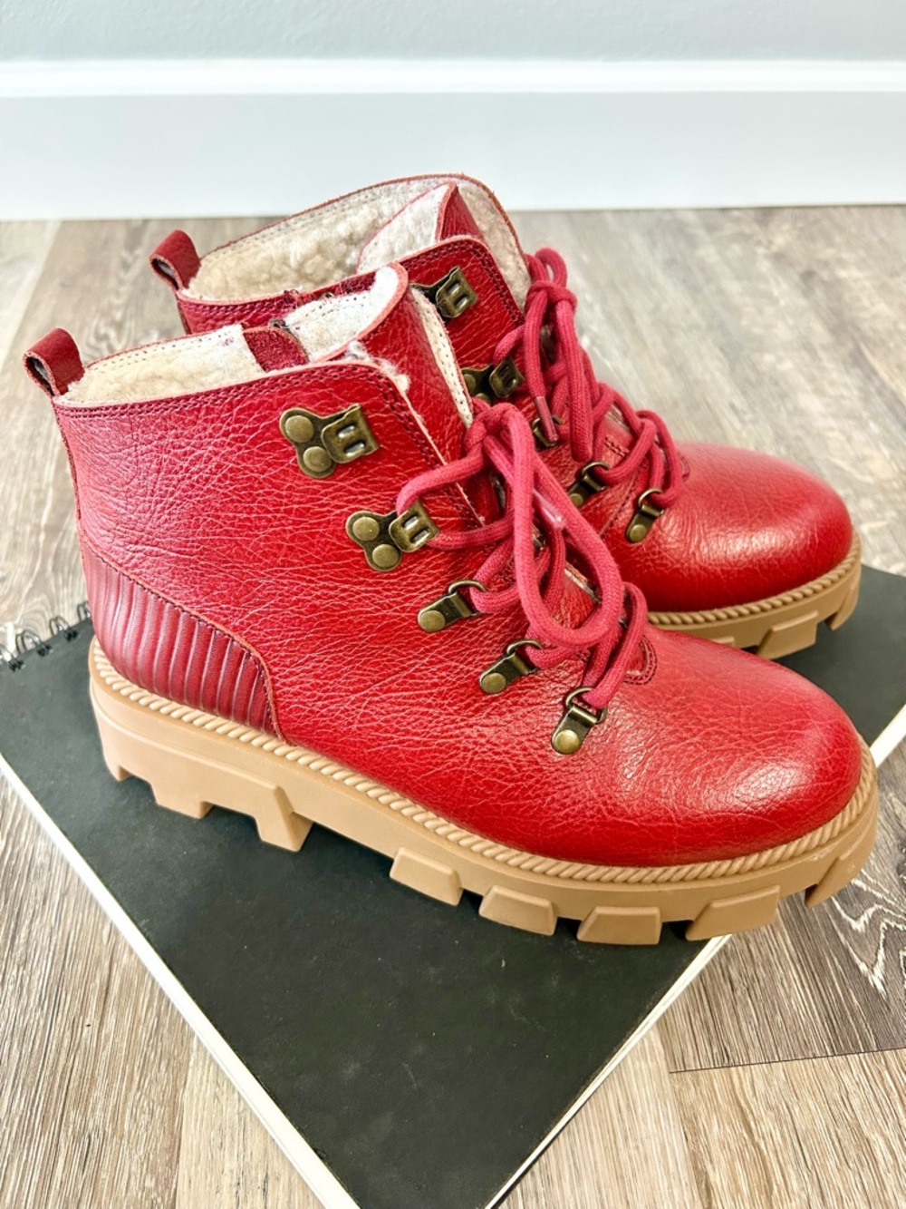 KELSI DAGGER BROOKLYN 💔 BronxRL Ruby Red Hiker Boot - Size 9